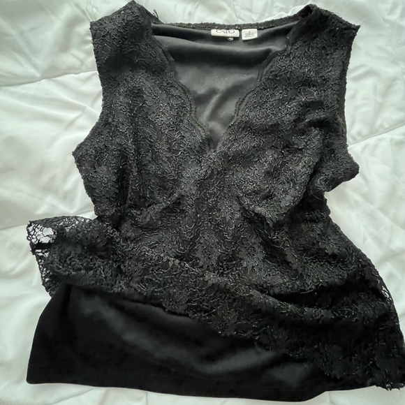 🌹 LACEY ELEGANT TOP 🌹 - Picture 3 of 3